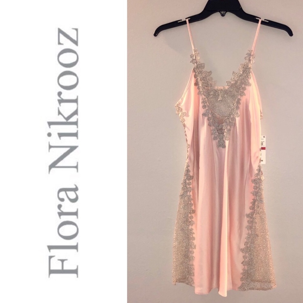 NWT Flora Nikrooz Chemise , color Buff